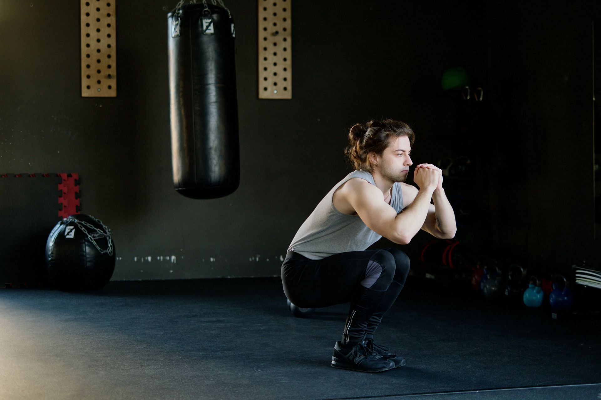 Different types of squats are included in 30-days squats challenge. (Image via Pexels/ Ivan Samkov)